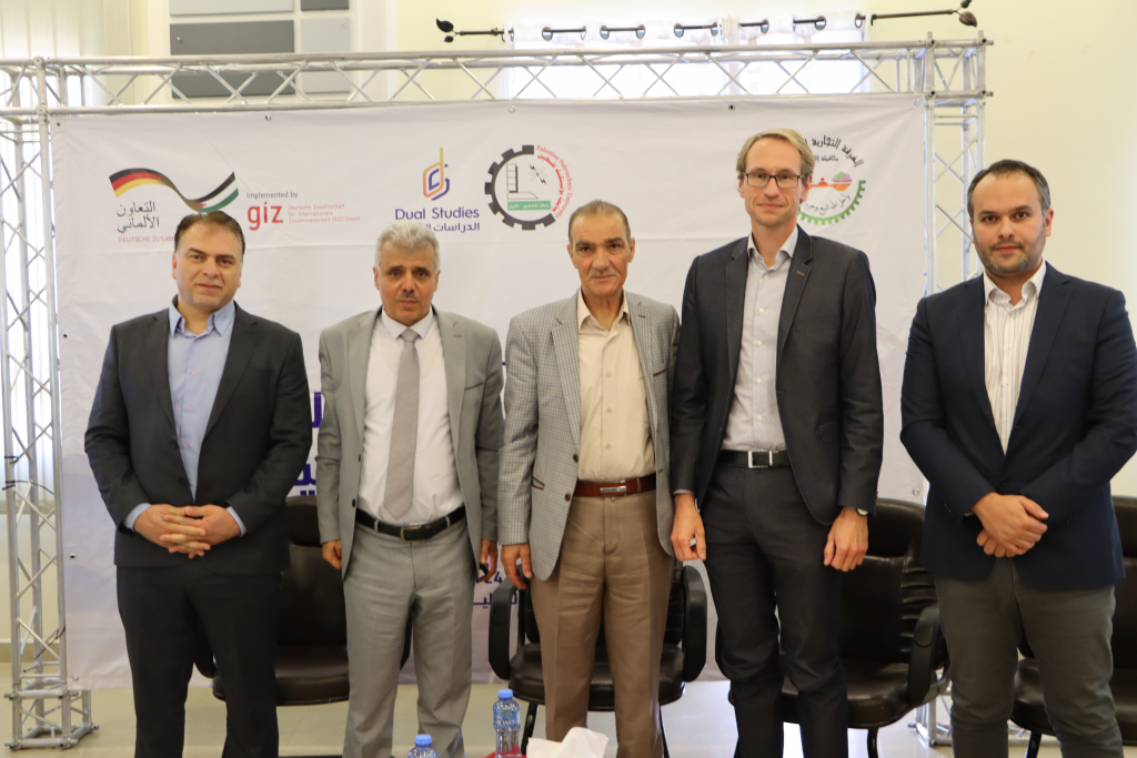 Palestine Polytechnic University (PPU) - جامعة بوليتكنك فلسطين والغرفة التجارية تنظمان ورشة عمل حول التعريف ببرنامج الطاقة المُتجددة والدراسات الثنائية