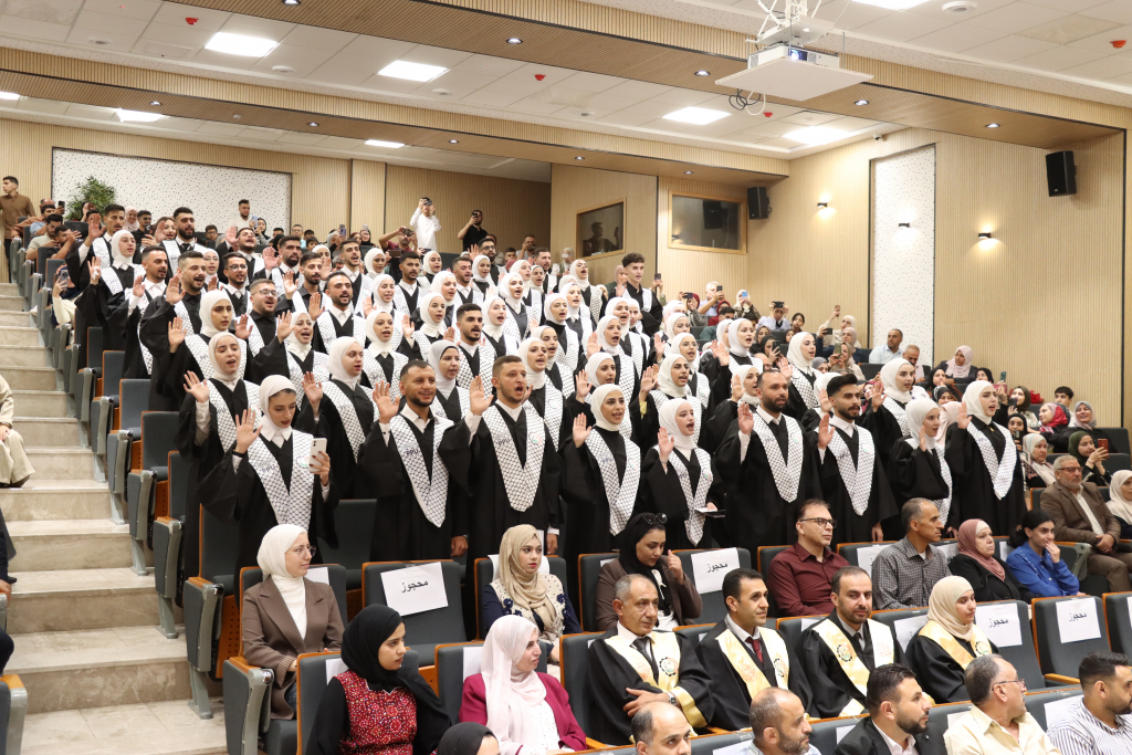 Palestine Polytechnic University (PPU) - جامعة بوليتكنك فلسطين تخرج الفوج الثاني من طلبة بكالوريوس التمريض بتأدية مراسم القسم الطبي