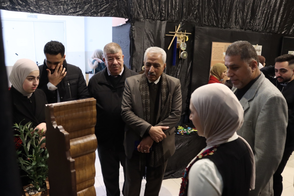 Palestine Polytechnic University (PPU) - كلية الفنون والتصميم تنظّم معرضًا مصغّرًا لإبداعات طلبة مساق تصميم الأثاث (2)