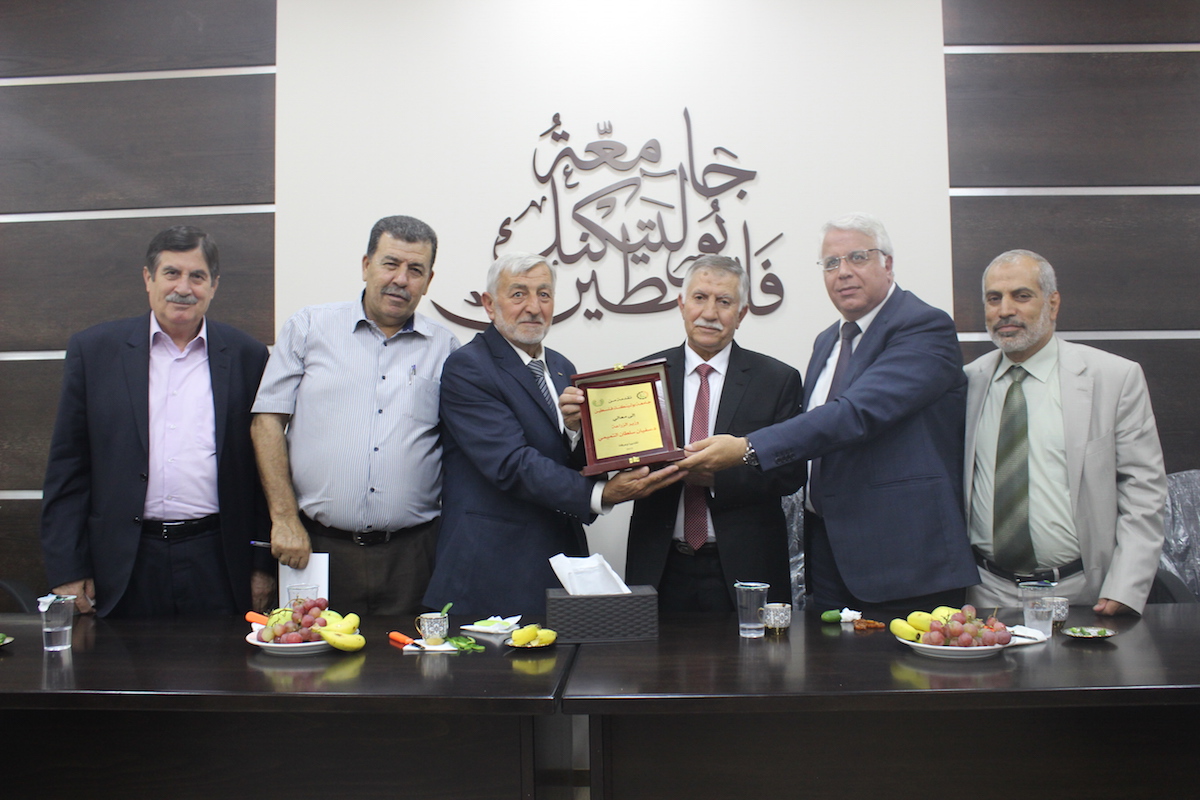 Palestine Polytechnic University (PPU) - معالي وزير الزراعة يزور جامعة بوليتكنك فلسطين