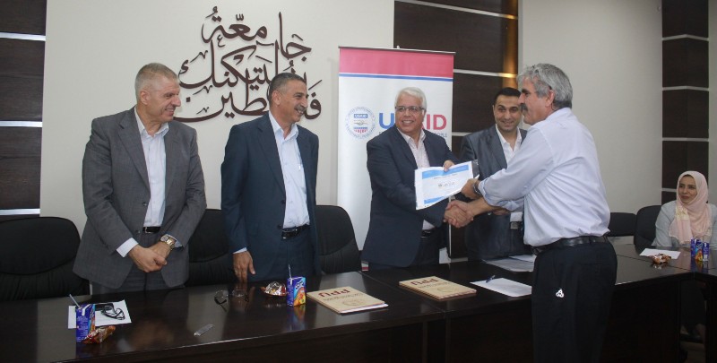 Palestine Polytechnic University (PPU) - جامعة بوليتكنك فلسطين توقع اتفاقية مشروع تصميم الماكنات الصناعية والممول من مشروع USAID - Compete
