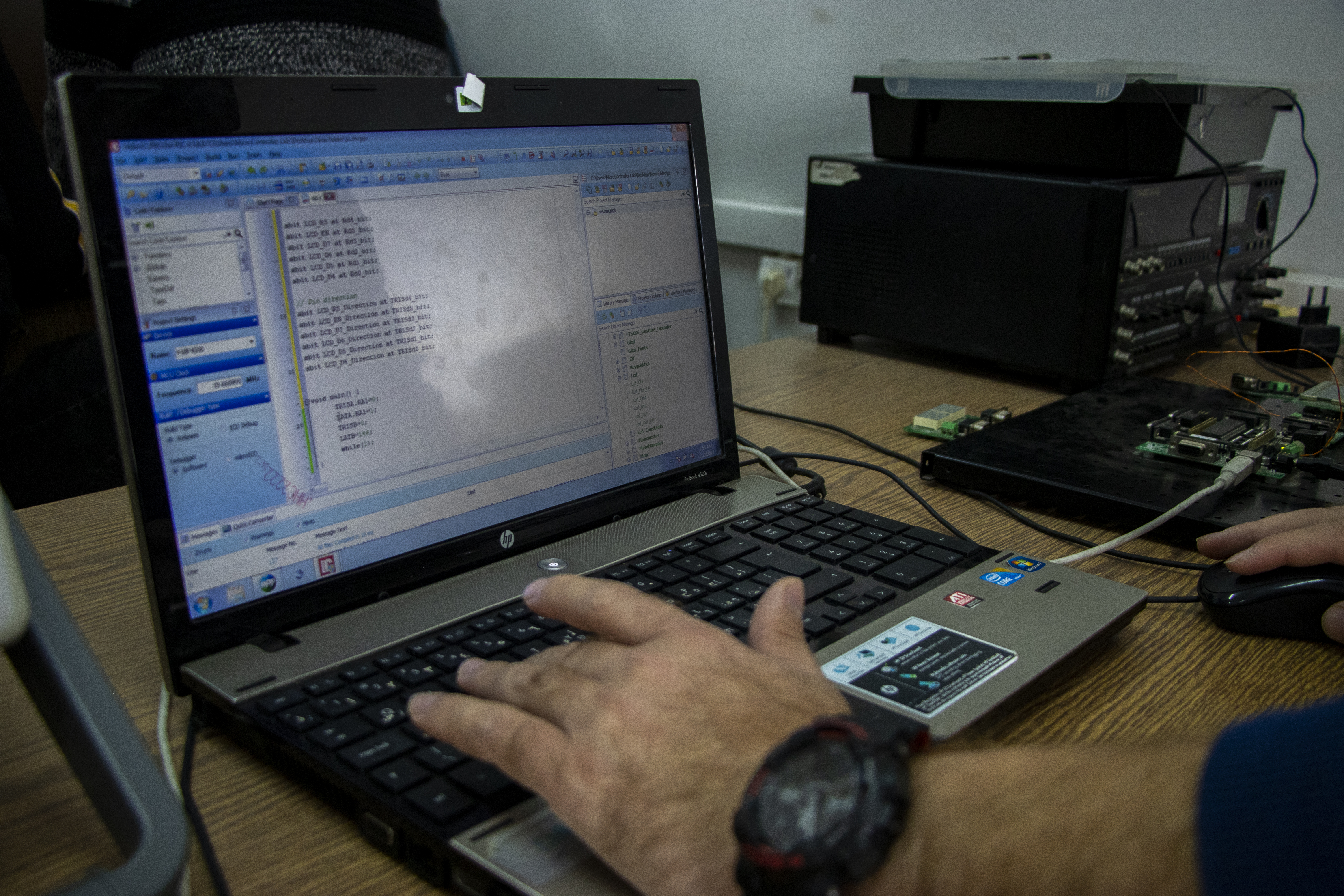 
<span>مختبر المتحكم الدقيق ومشاريع التخرج</span>
