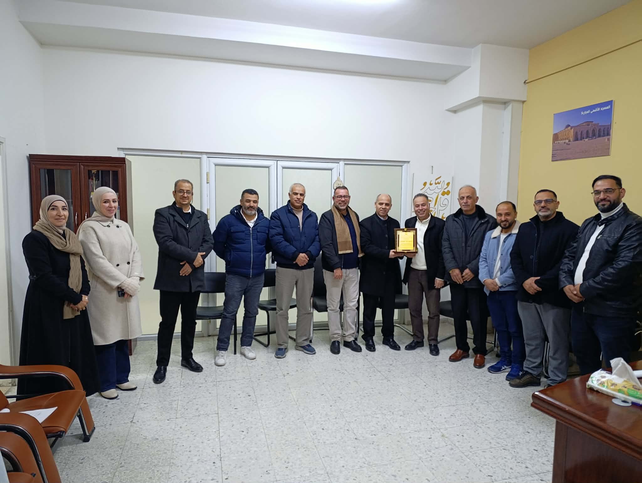 Palestine Polytechnic University (PPU) - تكريم عميد الكلية الدكتور اياد الهشلمون على جهوده في إدارة الكلية
