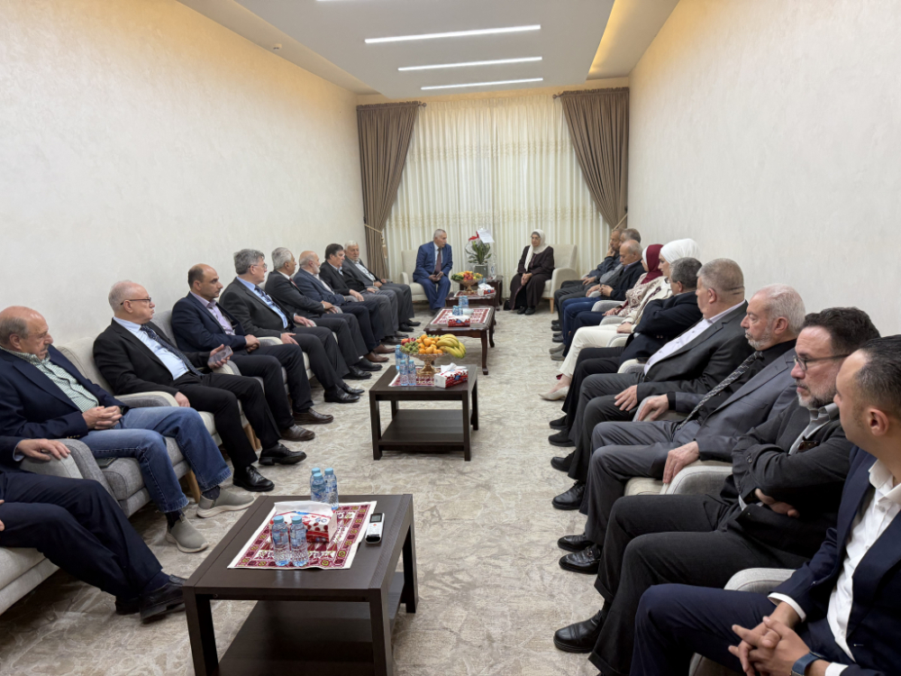 Palestine Polytechnic University (PPU) - وفد من رابطة الجامعيين وجامعة بوليتكنك فلسطين يهنئ الهيئة الإدارية لجمعية أصدقاء المريض بنيلها الثقة