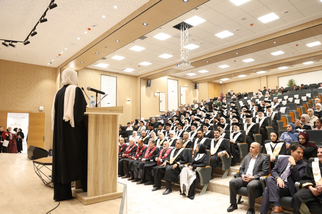 Palestine Polytechnic University (PPU) - جامعة بوليتكنك فلسطين تحتفي بتخريج الفوج الثاني من طلبة كلية الفنون والتصميم في تخصصي الوسائط المتعددة وتصميم الأثاث والديكور