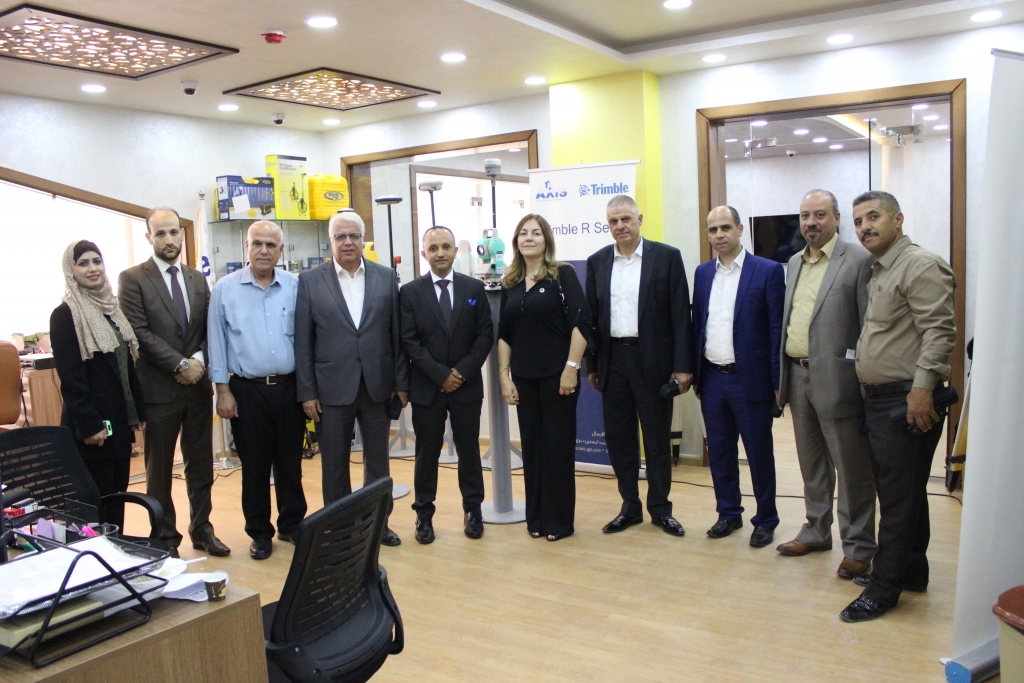 Palestine Polytechnic University (PPU) - عضو اللجنة التنفيذية لمنظمة التحرير الفلسطينية معالي الأستاذ أحمد سعيد بيوض التميمي يفتتح شركة اكسيس للحلول الهندسية  الرائدة في مجال معدات المساحة في مدينة الخليل