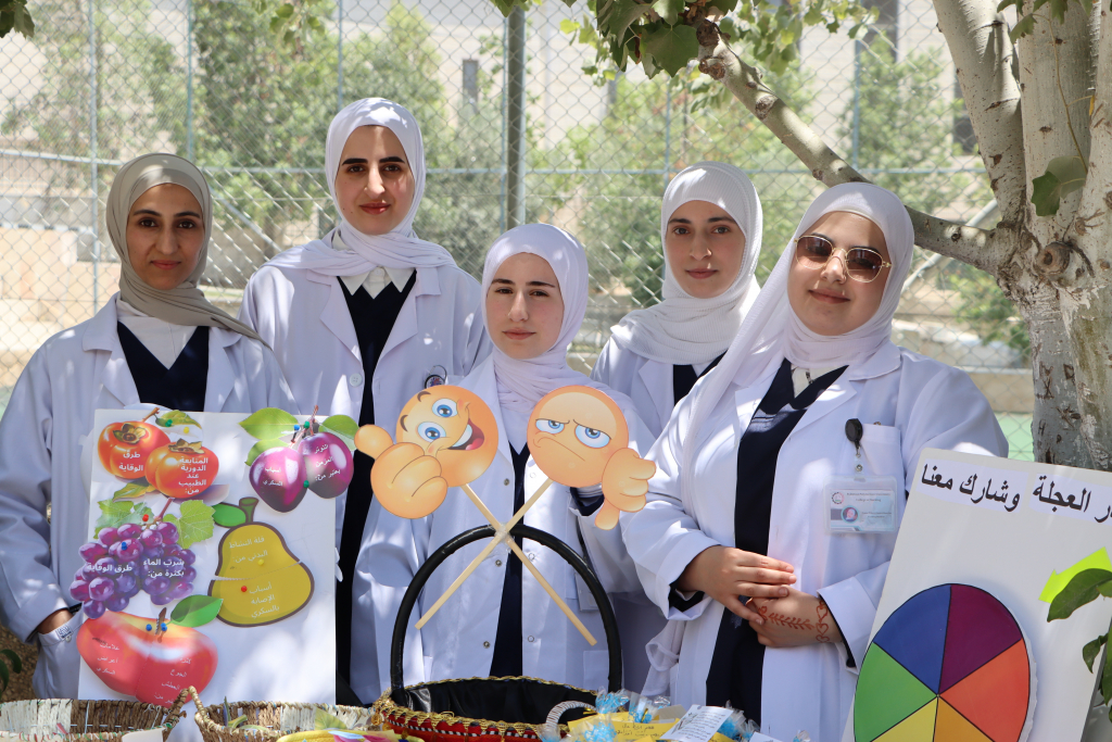 Palestine Polytechnic University (PPU) - طلبة كلية التمريض في جامعة بوليتكنك فلسطين ينظمون يومًا طبيًا مجانيًا توعويًا حول مرض السكري بالتعاون مع مستشفى المطلع
