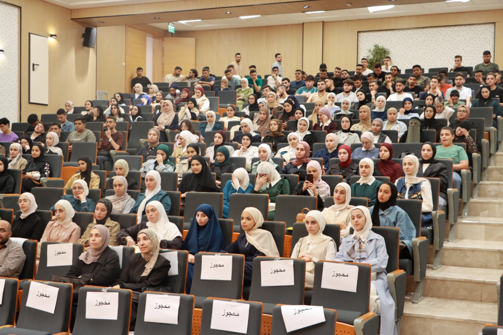 Palestine Polytechnic University (PPU) - رئيس جامعة بوليتكنك فلسطين يلتقي الطلبة الجدد بعد إنهائهم لمساق المهارات الحياتية