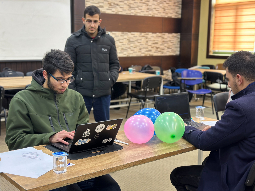 Palestine Polytechnic University (PPU) -  أكاديمية البرمجة تنظّم أول مسابقة برمجة تنافسية بنظام (1v1) في كلية تكنولوجيا المعلومات وهندسة الحاسوب