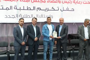 تكريم طلبة كلية الهندسة المتفوقين في الفصل الثاني 2021.2022 من قبل عمادة شؤون الطلبة