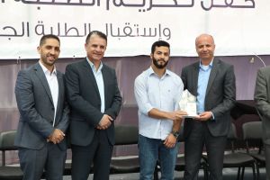 تكريم طلبة كلية الهندسة المتفوقين في الفصل الثاني 2021.2022 من قبل عمادة شؤون الطلبة