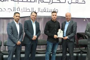 تكريم طلبة كلية الهندسة المتفوقين في الفصل الثاني 2021.2022 من قبل عمادة شؤون الطلبة