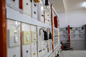 مختبرات دائرة الهندسة الكهربائية 2022