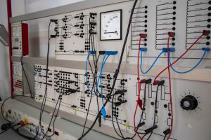 مختبرات دائرة الهندسة الكهربائية 2022