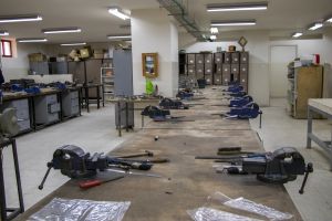 مختبرات دائرة الهندسة الميكانيكية 2022