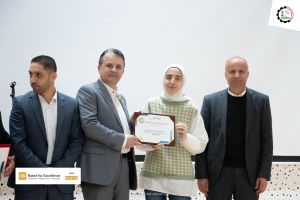 تكريم الطلبة المتفوقين من قبل عمادة شؤون الطلبة
