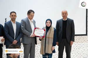 تكريم الطلبة المتفوقين من قبل عمادة شؤون الطلبة