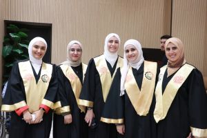 فعالية تخريج طلبة الدفعة الاولى من تخصص الطب البشري واداء اليمين
