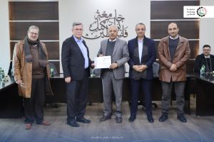 تكريم طاقم كلية الطب وعلوم الصحة بمناسبة الحصول على الاعتماد الدولي من قبل رئيس الجامعة