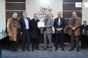 تكريم طاقم كلية الطب وعلوم الصحة بمناسبة الحصول على الاعتماد الدولي من قبل رئيس الجامعة