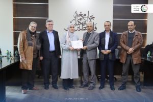 تكريم طاقم كلية الطب وعلوم الصحة بمناسبة الحصول على الاعتماد الدولي من قبل رئيس الجامعة
