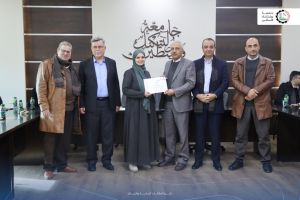 تكريم طاقم كلية الطب وعلوم الصحة بمناسبة الحصول على الاعتماد الدولي من قبل رئيس الجامعة