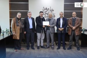 تكريم طاقم كلية الطب وعلوم الصحة بمناسبة الحصول على الاعتماد الدولي من قبل رئيس الجامعة