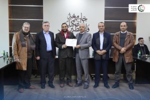 تكريم طاقم كلية الطب وعلوم الصحة بمناسبة الحصول على الاعتماد الدولي من قبل رئيس الجامعة