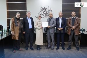تكريم طاقم كلية الطب وعلوم الصحة بمناسبة الحصول على الاعتماد الدولي من قبل رئيس الجامعة