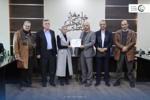 تكريم طاقم كلية الطب وعلوم الصحة بمناسبة الحصول على الاعتماد الدولي من قبل رئيس الجامعة