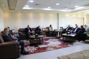 Palestine Polytechnic University (PPU) - جامعة بوليتكنك فلسطين تستلم الأطلس الاحصائي لفلسطين من رئيسة الجهاز المركزي للاحصاء الفلسطيني الدكتورة علا عوض