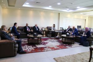 Palestine Polytechnic University (PPU) - جامعة بوليتكنك فلسطين تستلم الأطلس الاحصائي لفلسطين من رئيسة الجهاز المركزي للاحصاء الفلسطيني الدكتورة علا عوض