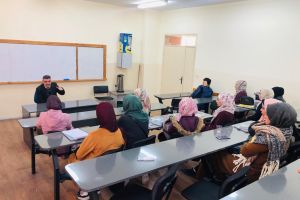 Palestine Polytechnic University (PPU) - اللجنة العلمية في كلية العلوم التطبيقية في جامعة بوليتكنك فلسطين تعقد محاضرة علمية بعنوان "الفنون والتطور المعرفي عبر التاريخ"