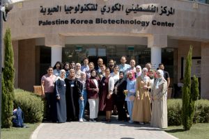 Palestine Polytechnic University (PPU) - المركز الفلسطيني الكوري في جامعة بوليتكنك فلسطين يختتم مدرسة صيفية في علوم الجينومكس الطبية