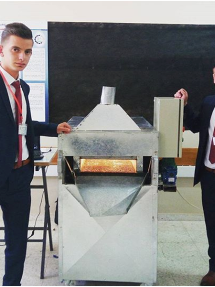 Palestine Polytechnic University (PPU) - ابتكار طلبة جامعة بوليتكنك فلسطين  لِماكينة تحميص المكسرات وتجفيف الفواكه والأعشاب الطبية