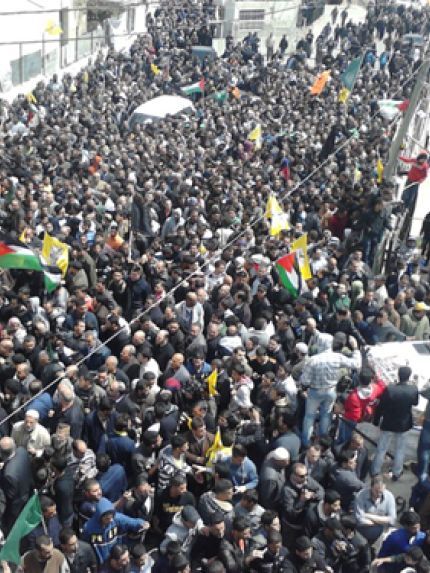 بوداع الشهيد أبو حمدية ... ذكريات ودموع وبوصلة وجهتها القدس