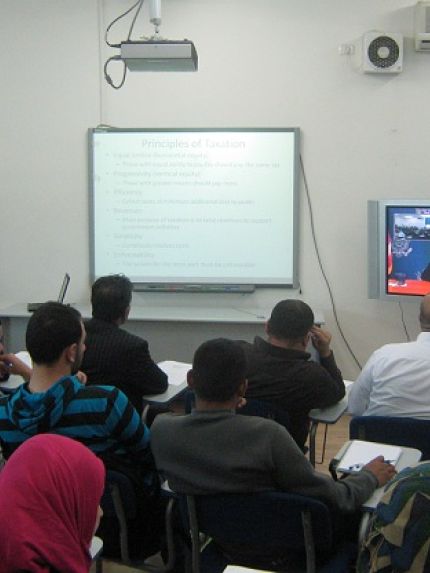 جامعة بوليتكنك فلسطين تنظم ورشة عمل القوانين الضريبية وأثرها على الاقتصاد