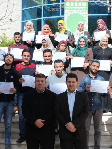 Palestine Polytechnic University (PPU) - حاضنة تطوير الأعمال في مركز التميز  تختتم دورة الريادة الخضراء والمشاريع الصديقة للبيئة