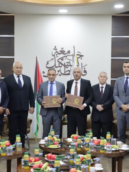 Palestine Polytechnic University (PPU) - جامعة بوليتكنك فلسطين وسلطة الطاقة والموارد الطبيعية توقعان مذكرة تفاهم لتعزيز الطاقة المتجددة والاستدامة في الحرم الجامعي