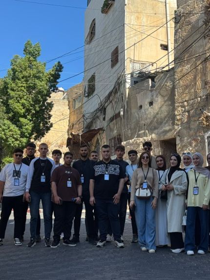 Palestine Polytechnic University (PPU) - طلبة السياحة والسفر في بوليتكنك فلسطين يشاركون في مهرجان العنب بالخليل