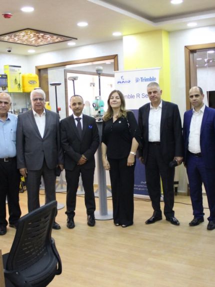 Palestine Polytechnic University (PPU) - عضو اللجنة التنفيذية لمنظمة التحرير الفلسطينية معالي الأستاذ أحمد سعيد بيوض التميمي يفتتح شركة اكسيس للحلول الهندسية  الرائدة في مجال معدات المساحة في مدينة الخليل