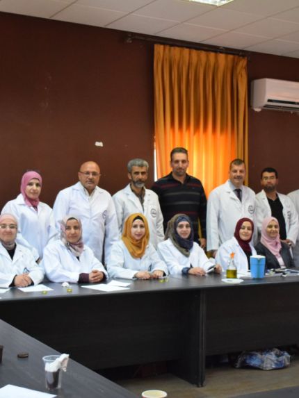 Palestine Polytechnic University (PPU) - المركز الوطني الفلسطيني للسلامة والصحة المهنية يعقد ورشة عمل عن التذوق الحسي لزيت الزيتون بالشراكة مع مؤسسة المواصفات والمقاييس