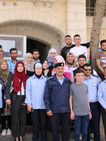 Palestine Polytechnic University (PPU) - استضافة شرطة محافظة الخليل لعدد من طلبة جامعة بوليتكنك فلسطين ضمن برنامج "الطالب صديق الشرطة" في مقر المديرية بمحافظة الخليل