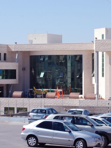 Palestine Polytechnic University (PPU) - أبناء الحاج عبد العزيز رضوان ابو سنينة وجامعة بوليتكنك فلسطين توقعان اتفاقية تشطيب وتأثيث مدرج المرحوم عبد العزيز رضوان أبو سنينة  