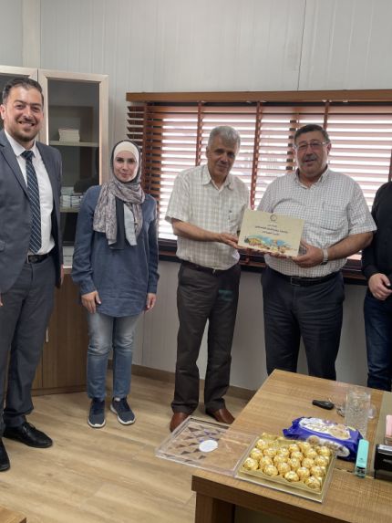 Palestine Polytechnic University (PPU) - جامعة بوليتكنك فلسطين تكرم شركة إيتونغ للصناعات الإنشائية  (سوبر فكس)