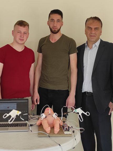 Palestine Polytechnic University (PPU) - البوليتكنك تبتكر نظام تدريب للعمليات الجراحية للأطفال وحديثي الولادة باستخدام تقنية الحقيقة الافتراضية