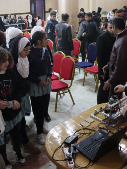 Palestine Polytechnic University (PPU) - مركز التميّز والتعليم المستمر والاتحاد اللوثري واللجنة الشعبية لمخيم الفوار ينظمان فعالية توعوية وإرشادية حول التعليم والتدريب المهني لطلبة المدارس