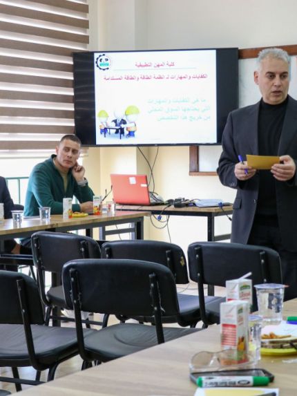 Palestine Polytechnic University (PPU) - كلية المهن التطبيقية تعقد ورشة عمل مع القطاع الخاص وسوق العمل تمهيدا لاطلاق برنامج "انظمة الطاقة المستدامة"