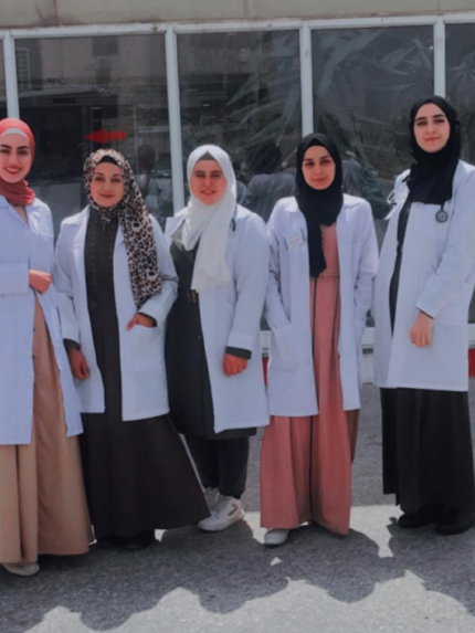 Palestine Polytechnic University (PPU) - طلبة من كلية الطب وعلوم الصحة بجامعة بوليتكنك فلسطين ينشرون بحثاً مُشتركاً مع المستشفى الأهلي في مرحلة الدراسات السريرية