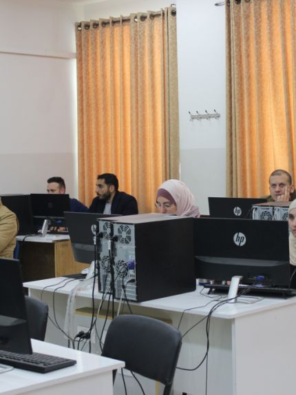 Palestine Polytechnic University (PPU) - قسم التعليم الإلكتروني يعقد لقاء تدريبي حول استخدام برنامج Canva في التعليم 